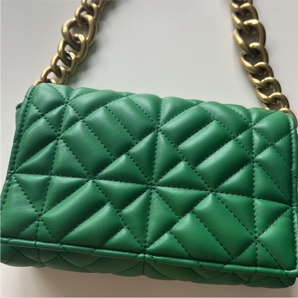 Zara QUILTED MIDI SHOULDER BAG WITH CHAIN
GREEN